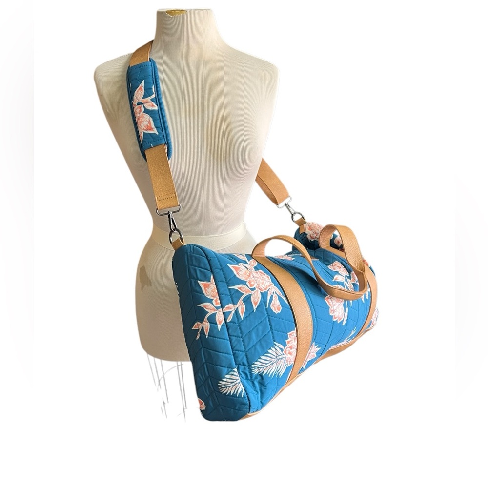 Roxy turquoise quilted duffel bag